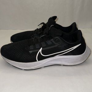Nike Air Zoom Pegasus 38 Men's Running Shoes Black White. Very comfortable shoes